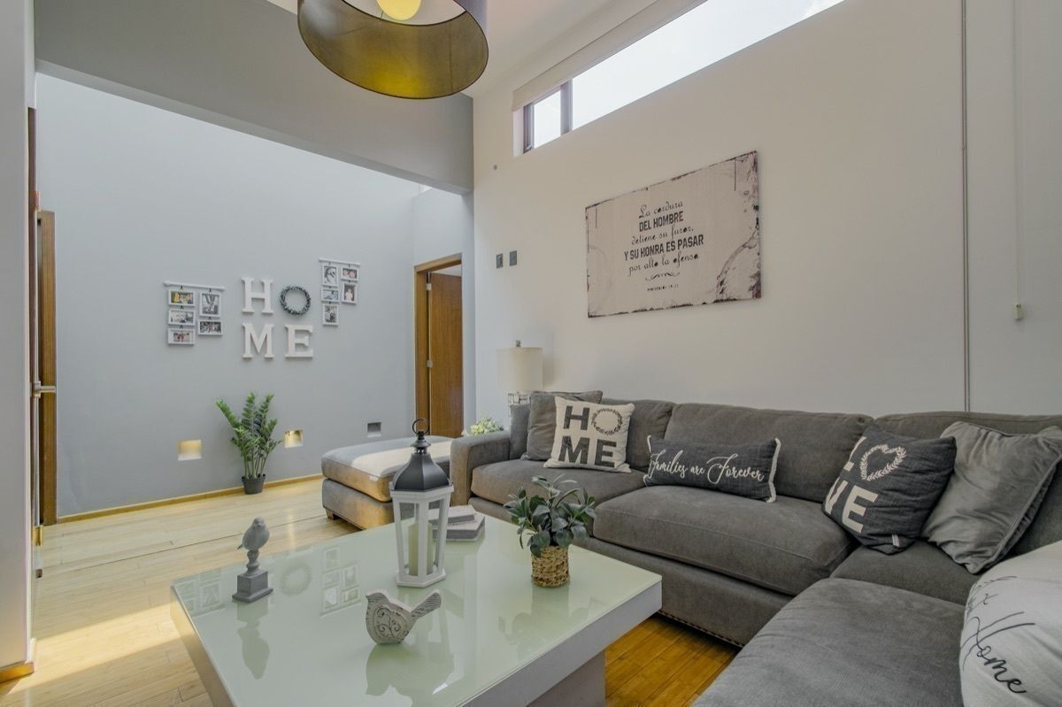 EN VENTA CASA EN PRIVADA EN TECAMACHALCO CON MUCHA ILUMINACI�?N