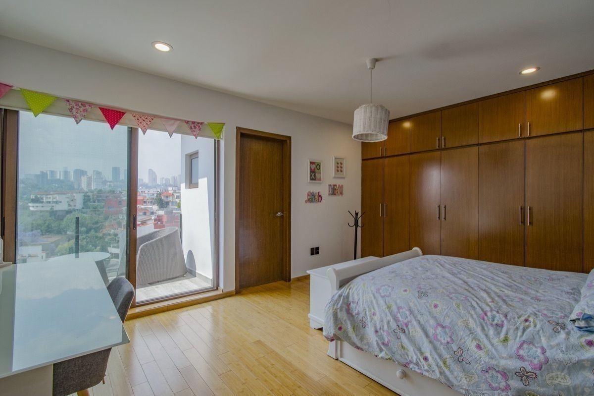 EN VENTA CASA EN PRIVADA EN TECAMACHALCO CON MUCHA ILUMINACI�?N
