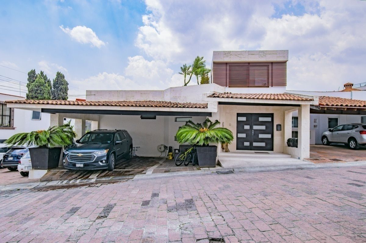 EN VENTA CASA EN PRIVADA EN TECAMACHALCO CON MUCHA ILUMINACI�?N