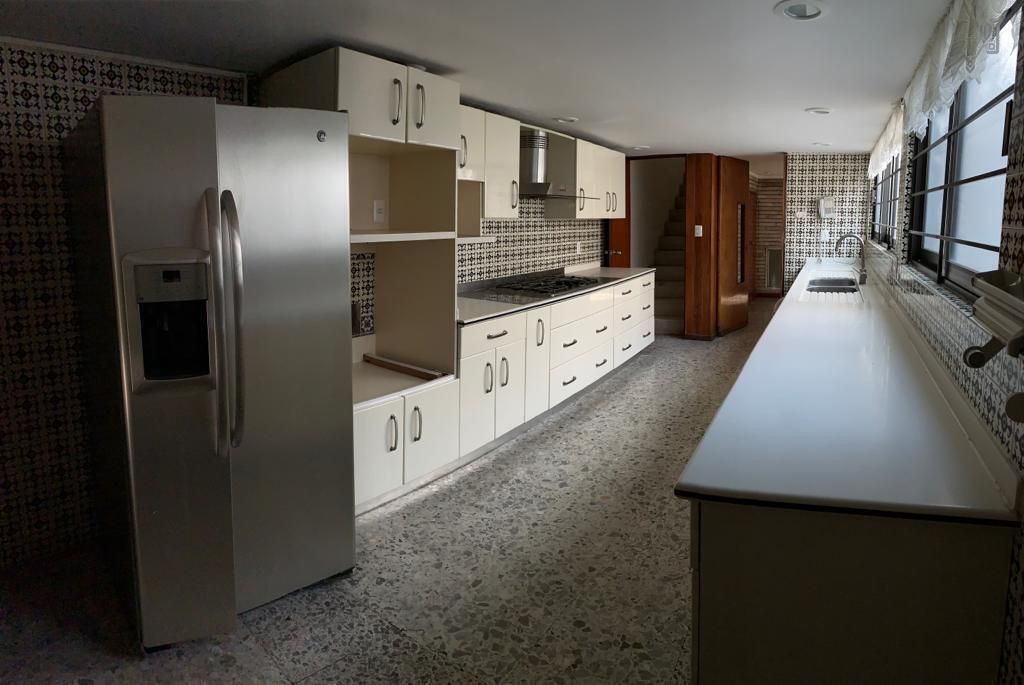 gran oportunidad en jardines del pedregal – casa para renovar con 1400 m² de ter