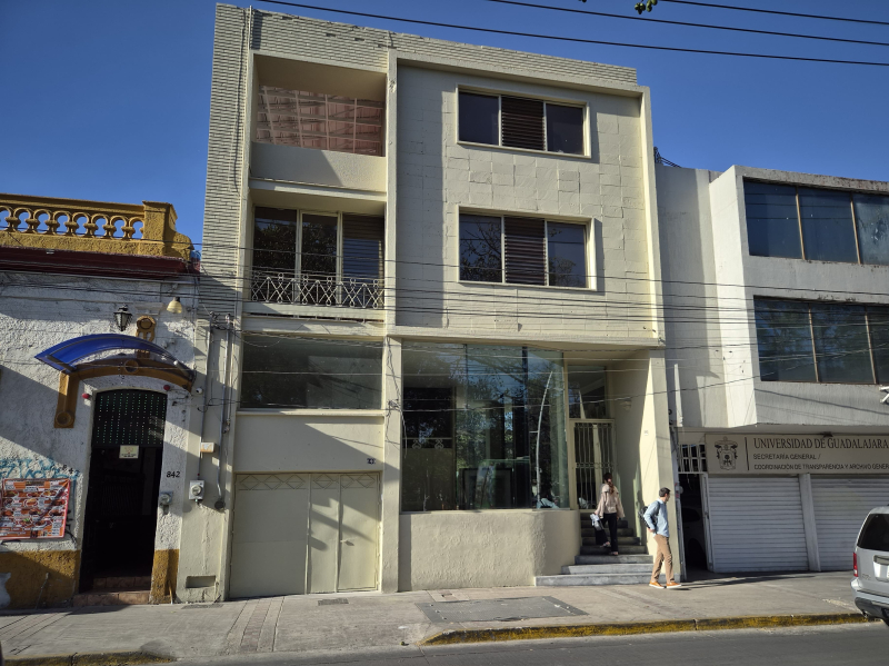 Casa En Venta En Frente Del Parque Revolucion