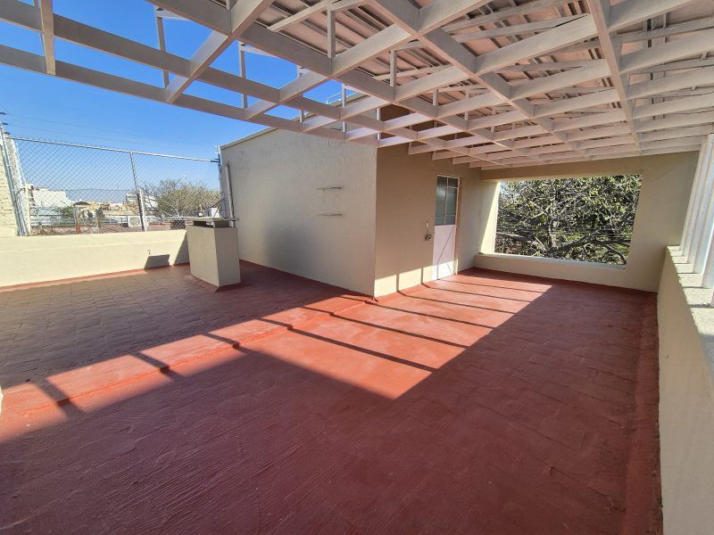 Casa En Venta En Frente Del Parque Revolucion