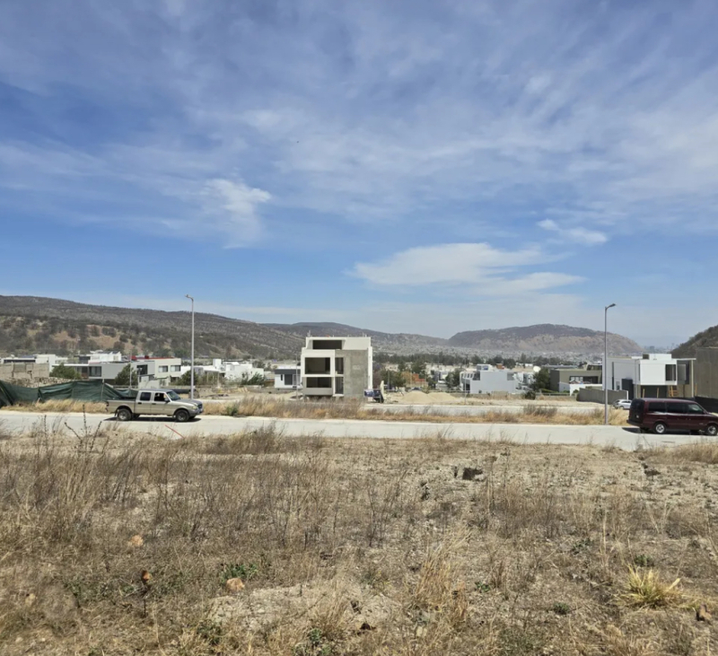 Terreno En Venta En Los Robles 