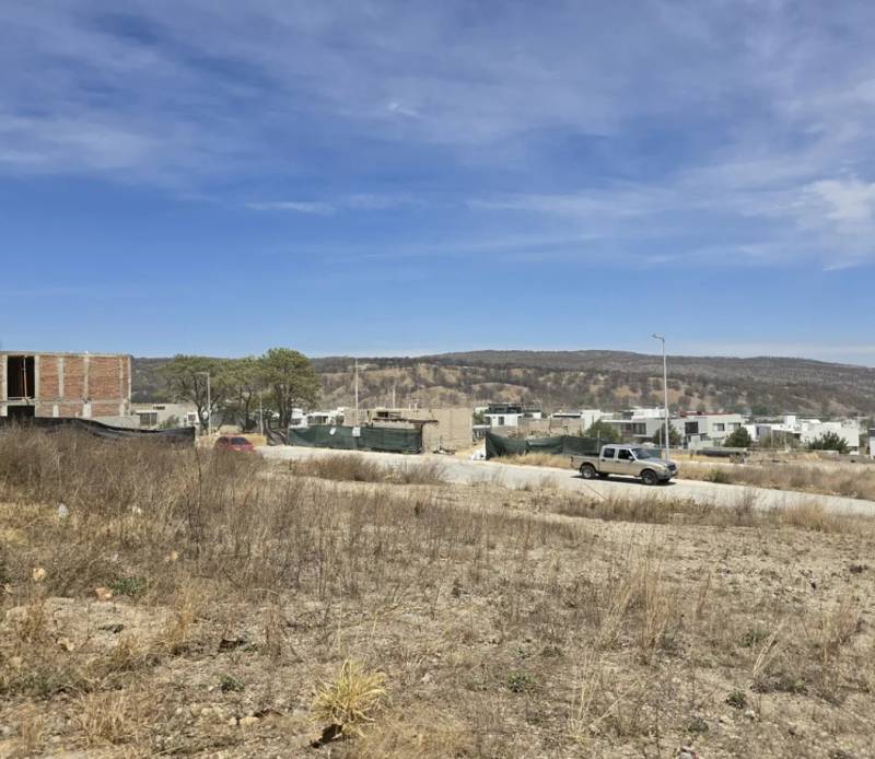 Terreno En Venta En Los Robles 