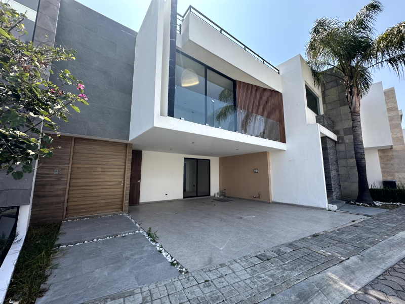 Casa En Venta En Lomas De Angelopolis
