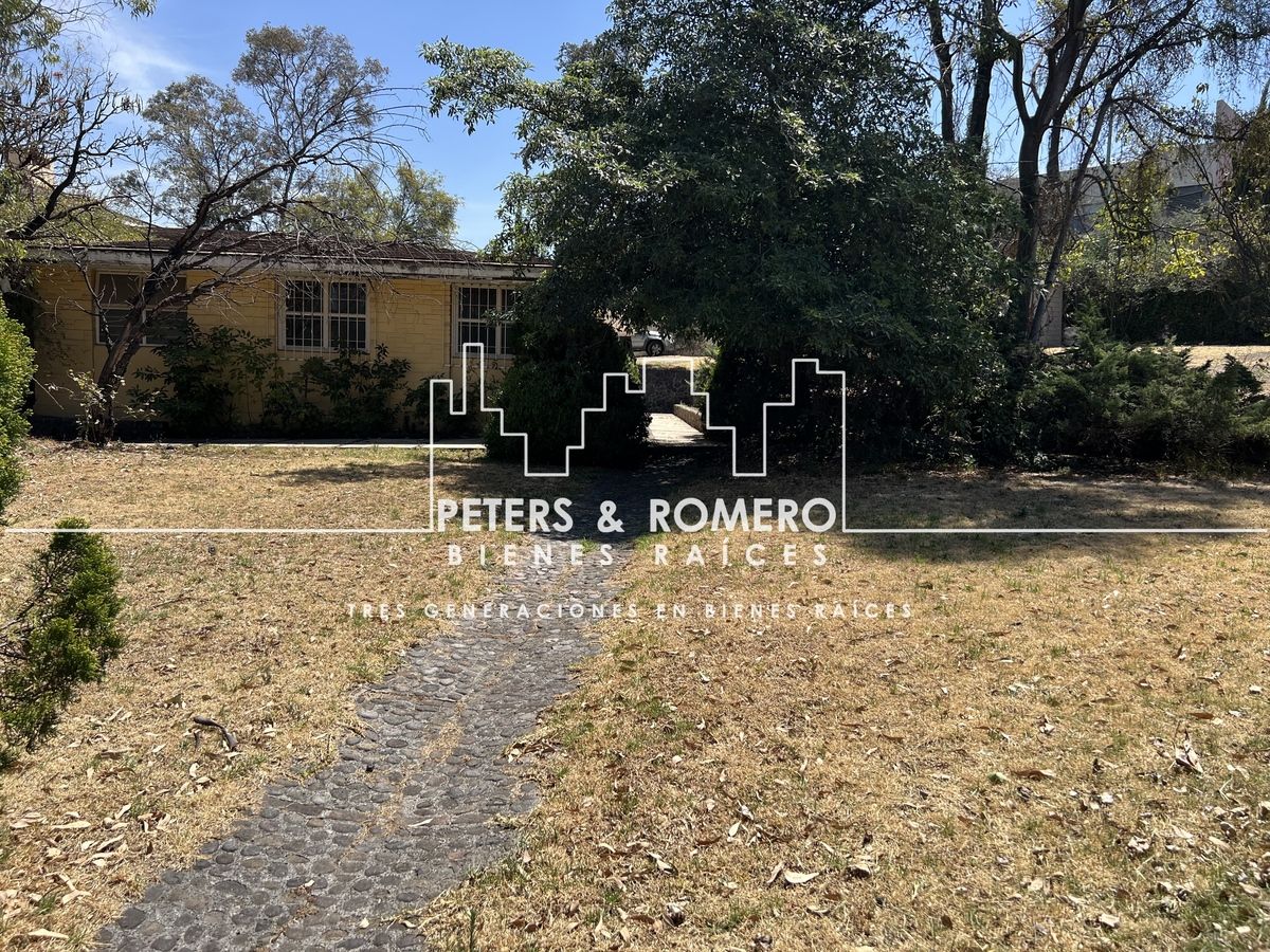 Casa como Terreno en Venta en Lomas de Bezares