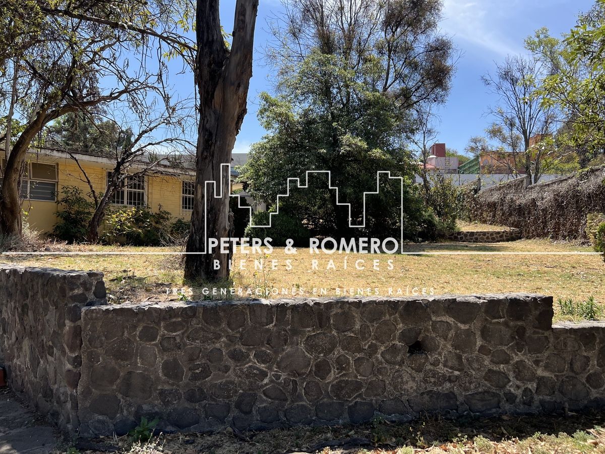 Casa como Terreno en Venta en Lomas de Bezares
