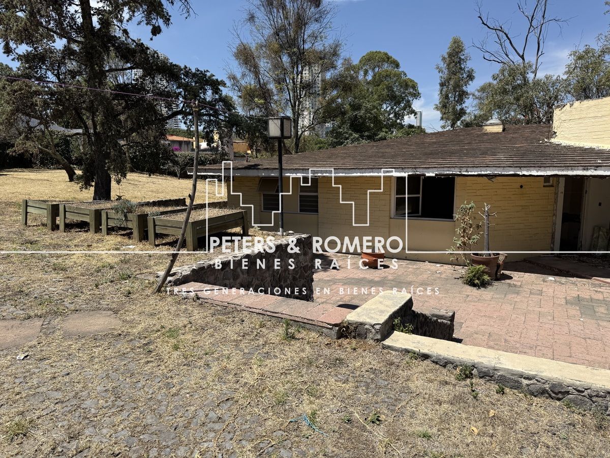 Casa como Terreno en Venta en Lomas de Bezares