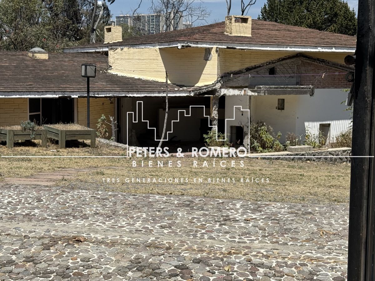 Casa como Terreno en Venta en Lomas de Bezares