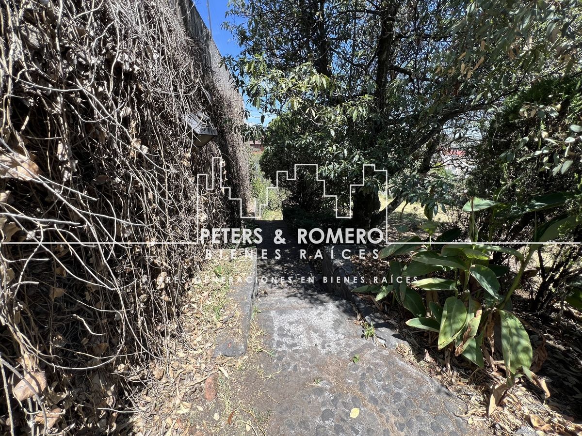 Casa como Terreno en Venta en Lomas de Bezares