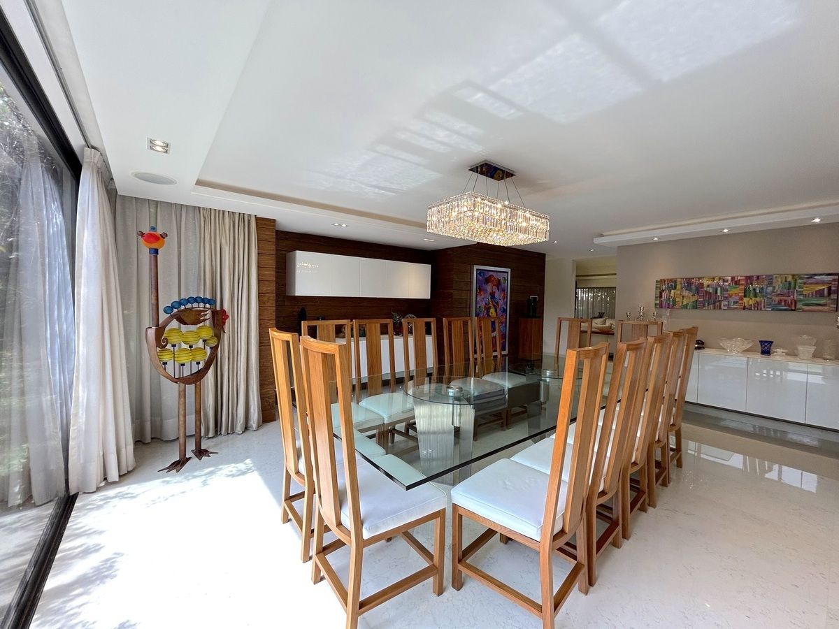 Casa en VENTA en Lomas Anáhuac, privada con vigilancia 24/7