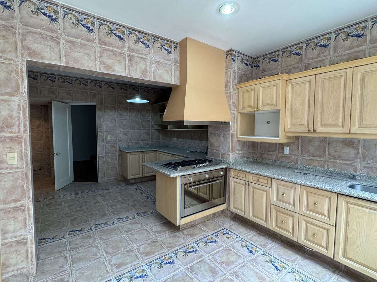 oportunidad linda casa para remodelar con jardín en las lomas de chapultepec