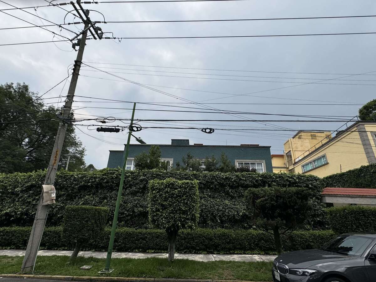 oportunidad linda casa para remodelar con jardín en las lomas de chapultepec