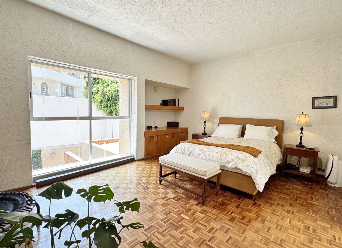 VENTA CASA EN INTERLOMAS