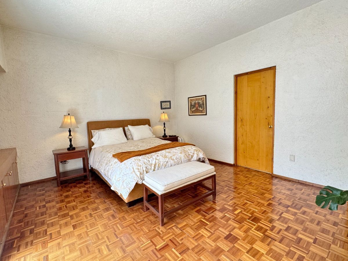 VENTA CASA EN INTERLOMAS