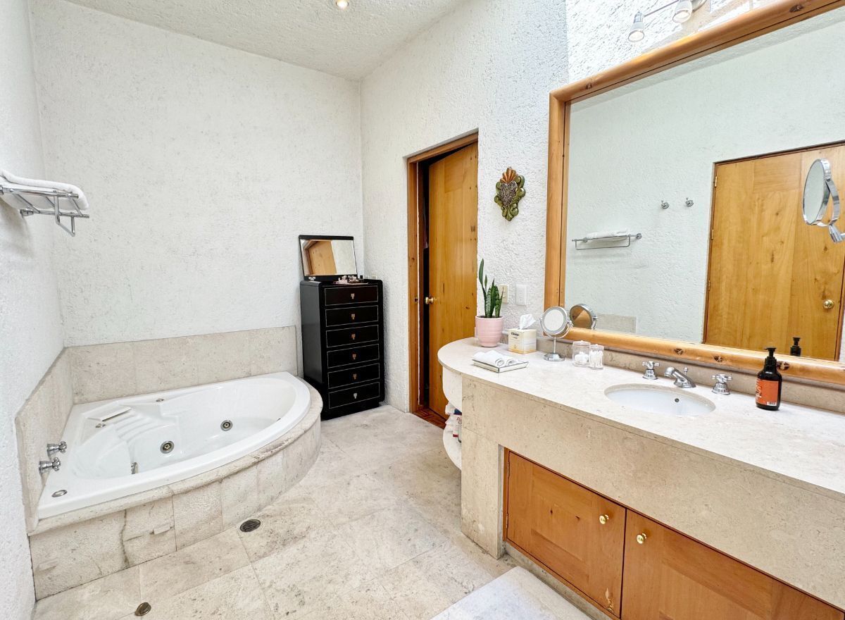 VENTA CASA EN INTERLOMAS