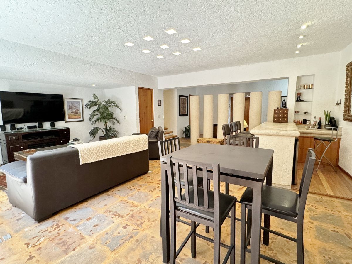 VENTA CASA EN INTERLOMAS