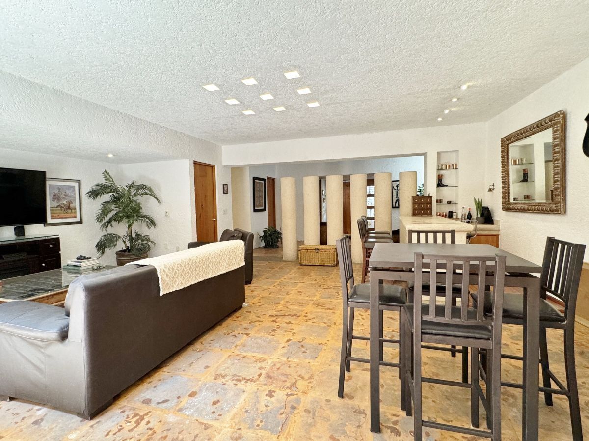 VENTA CASA EN INTERLOMAS