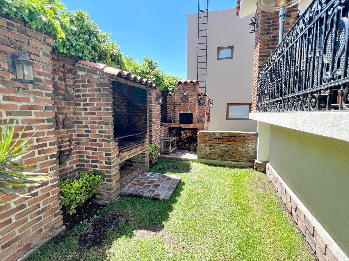 casa en venta en club de golf los encinos