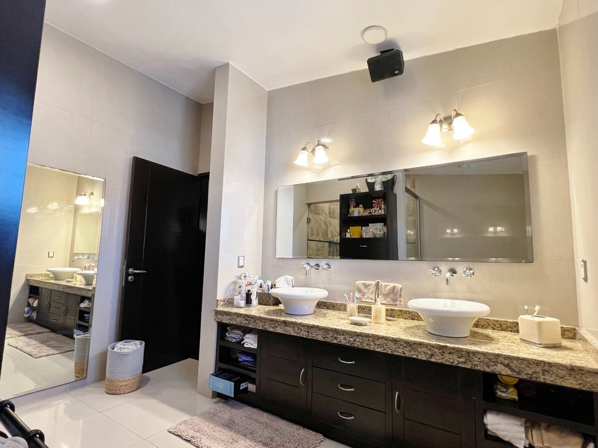 casa en venta en club de golf los encinos
