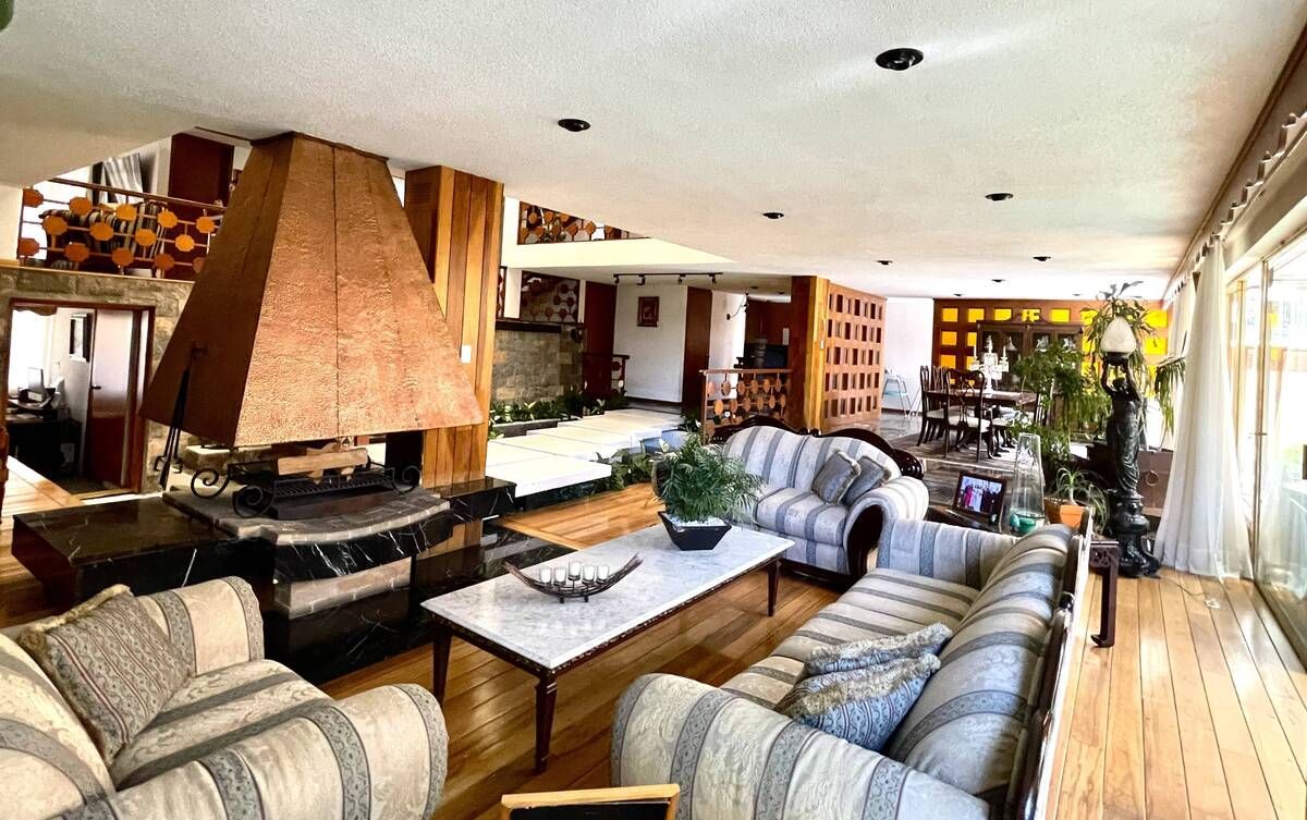 casa con vigilancia en venta en la herradura