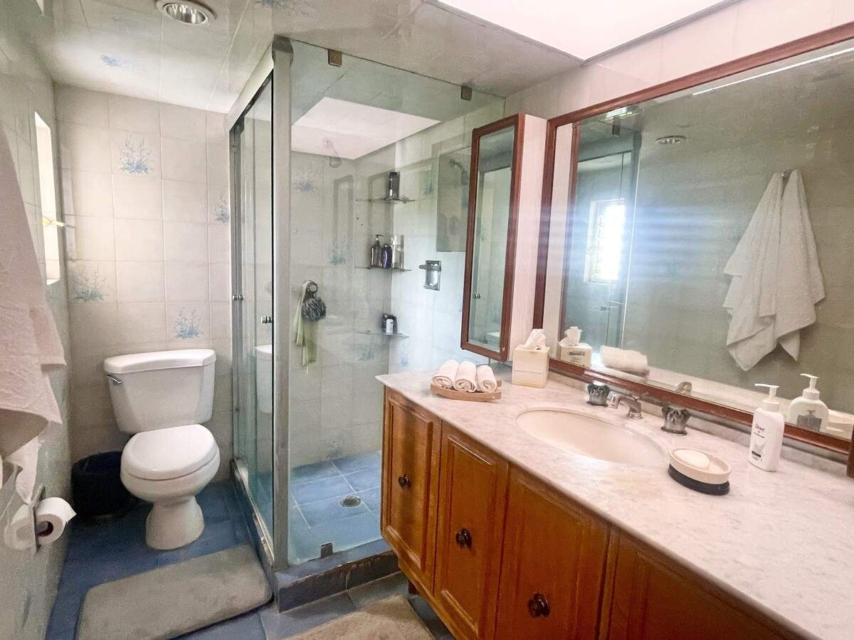 casa con vigilancia en venta en la herradura