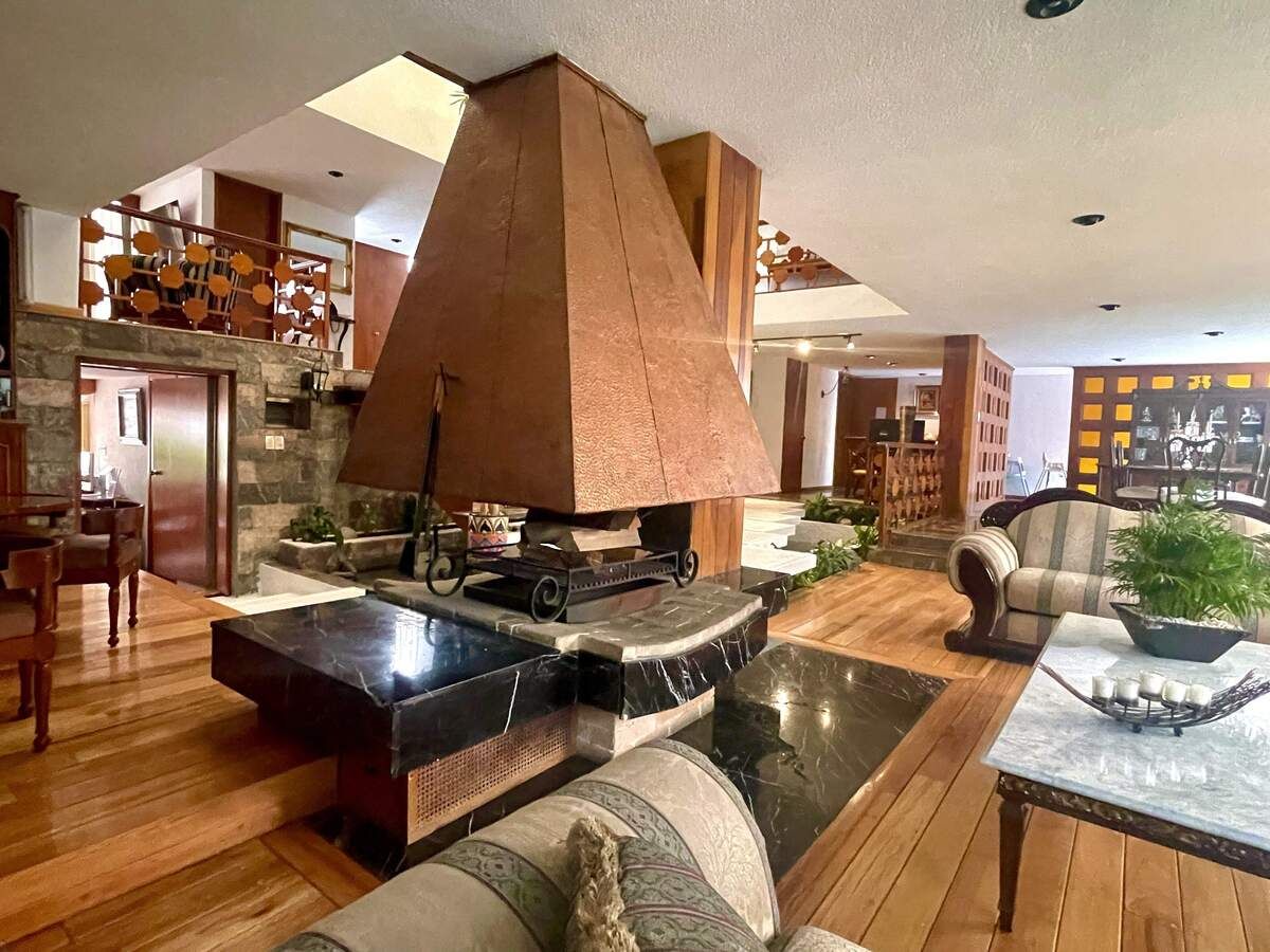 casa con vigilancia en venta en la herradura