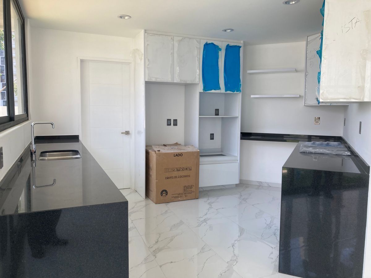 EN VENTA CASA EN BOSQUE REAL EN EL CAMPO DE GOLF DE 9 HOYOS