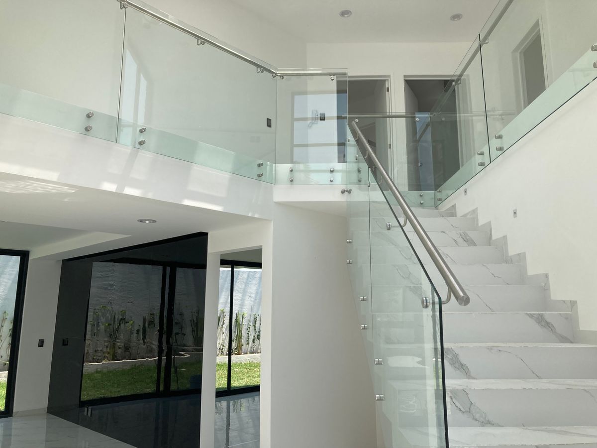 EN VENTA CASA EN BOSQUE REAL EN EL CAMPO DE GOLF DE 9 HOYOS