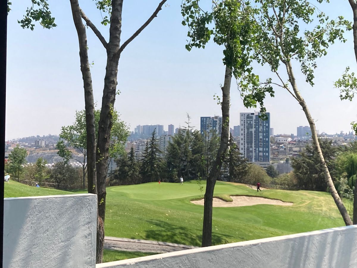 EN VENTA CASA EN BOSQUE REAL EN EL CAMPO DE GOLF DE 9 HOYOS