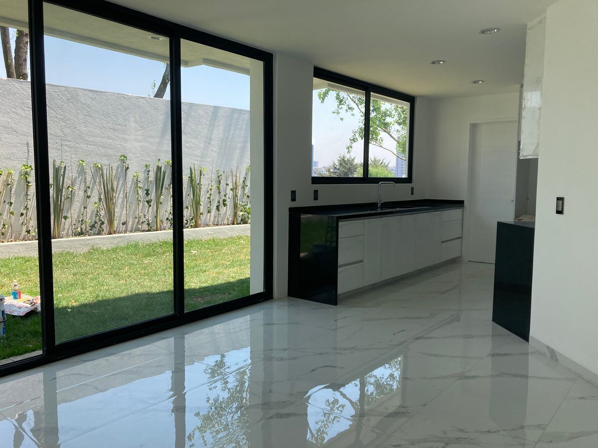 EN VENTA CASA EN BOSQUE REAL EN EL CAMPO DE GOLF DE 9 HOYOS