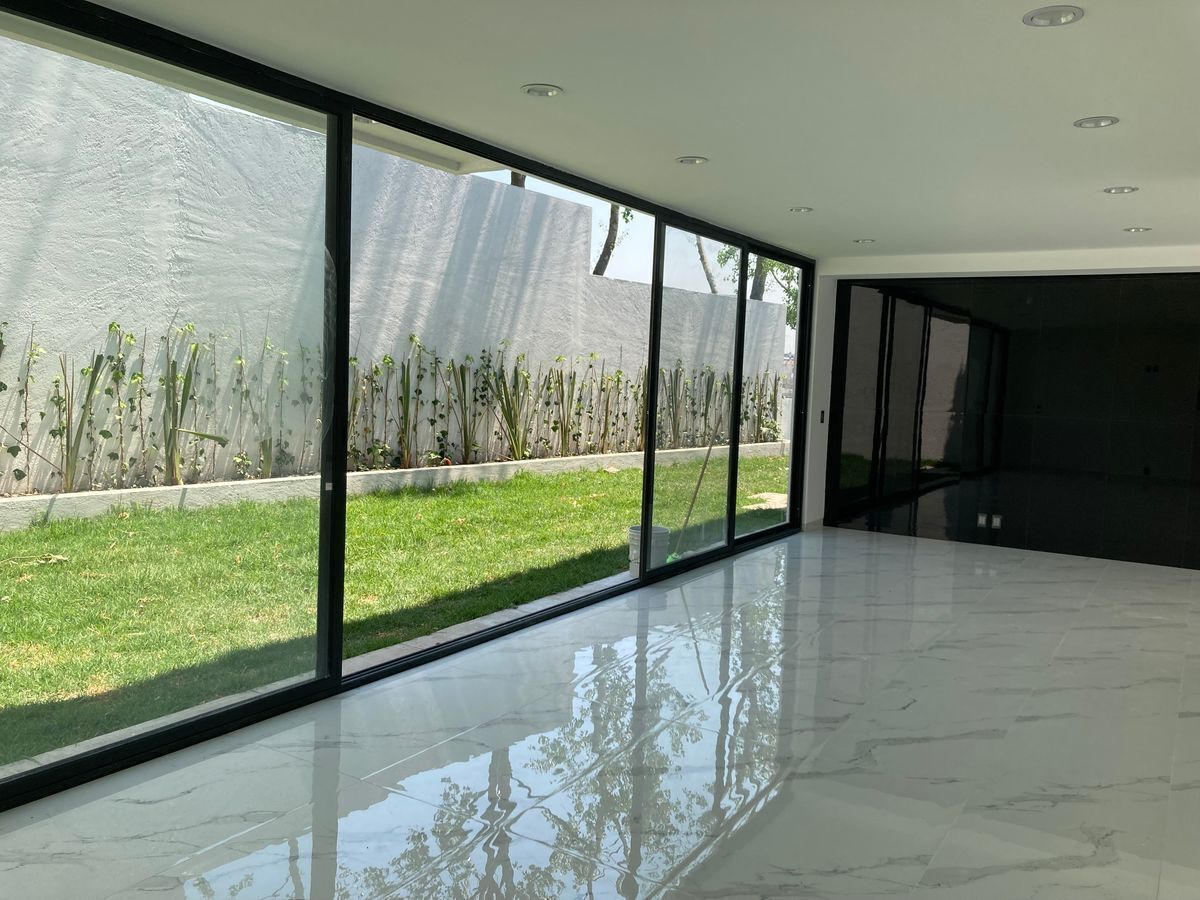 EN VENTA CASA EN BOSQUE REAL EN EL CAMPO DE GOLF DE 9 HOYOS