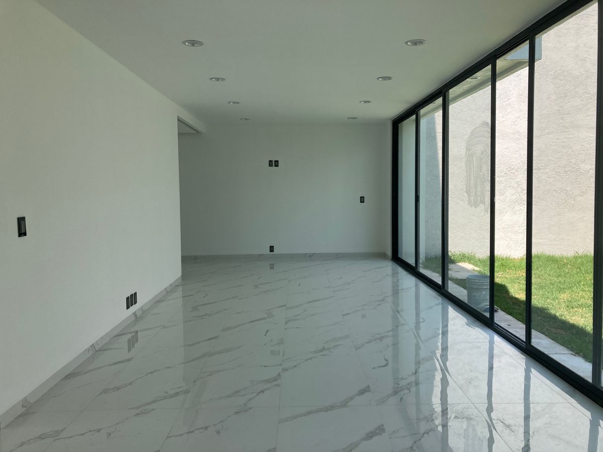 EN VENTA CASA EN BOSQUE REAL EN EL CAMPO DE GOLF DE 9 HOYOS