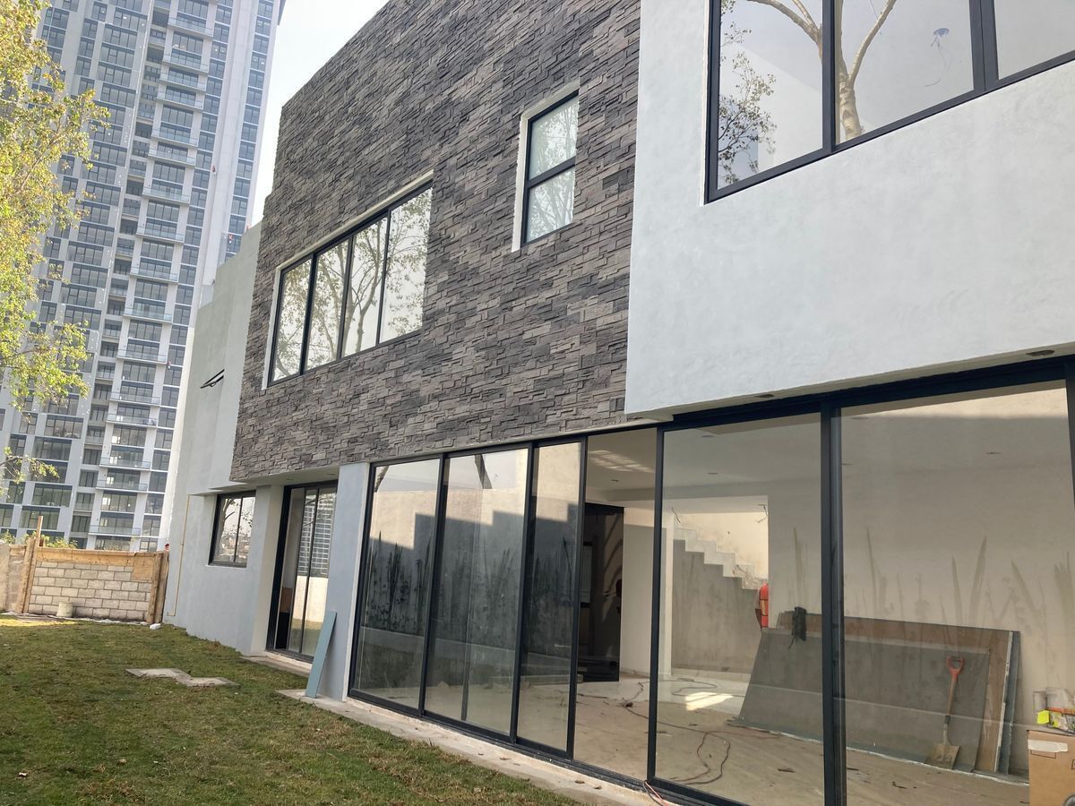 EN VENTA CASA EN BOSQUE REAL EN EL CAMPO DE GOLF DE 9 HOYOS