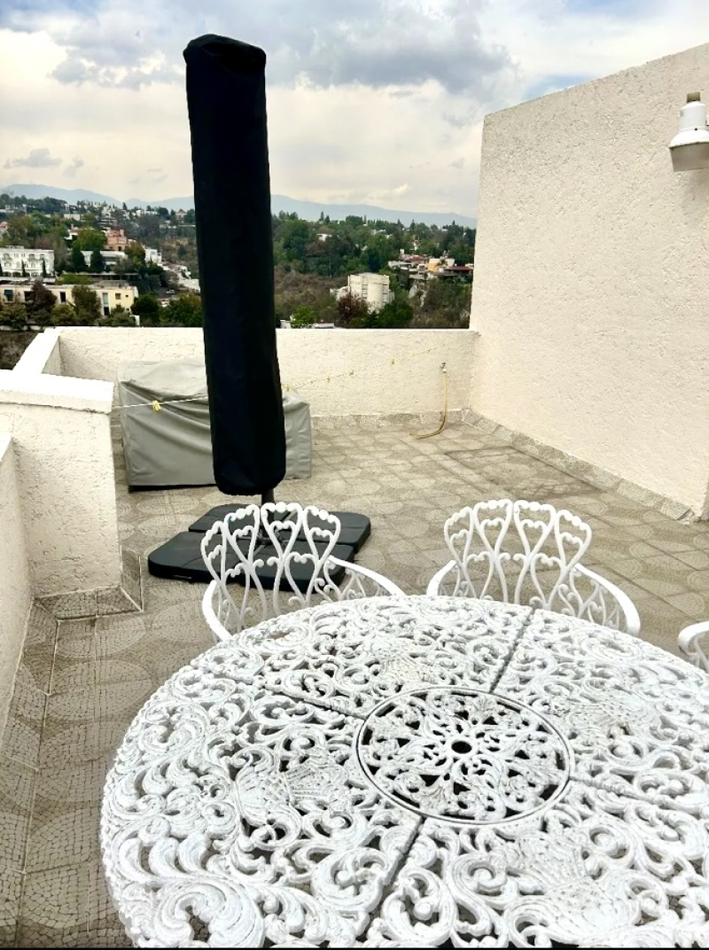 CASA PEQUE�?A CON TERRAZA EN RENTA EN LOMAS DE CHAPULTEPEC 