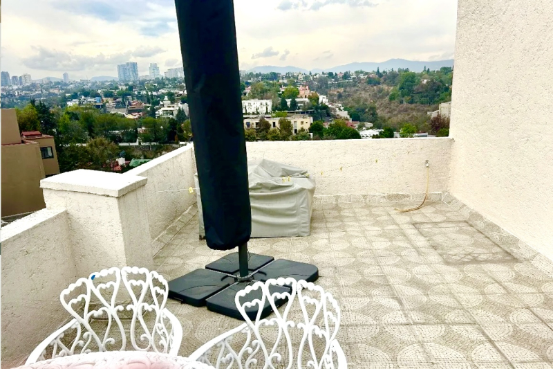 CASA PEQUE�?A CON TERRAZA EN RENTA EN LOMAS DE CHAPULTEPEC 