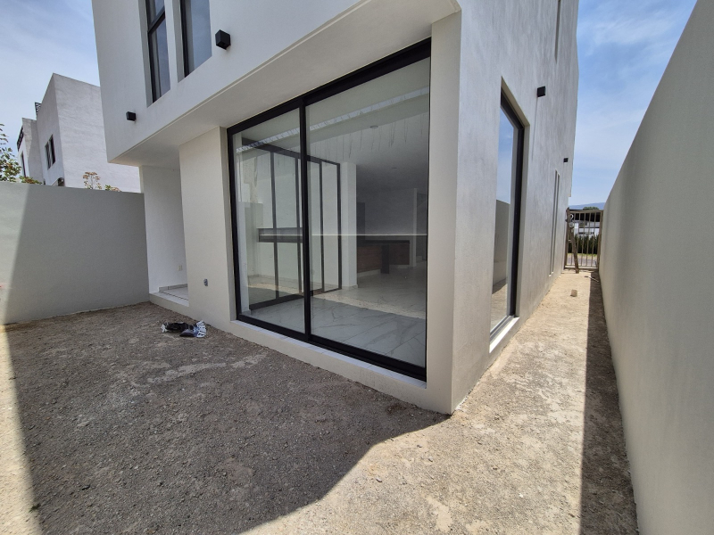 Casa Nueva En Venta En Bosques Vallarta Dentro De Coto