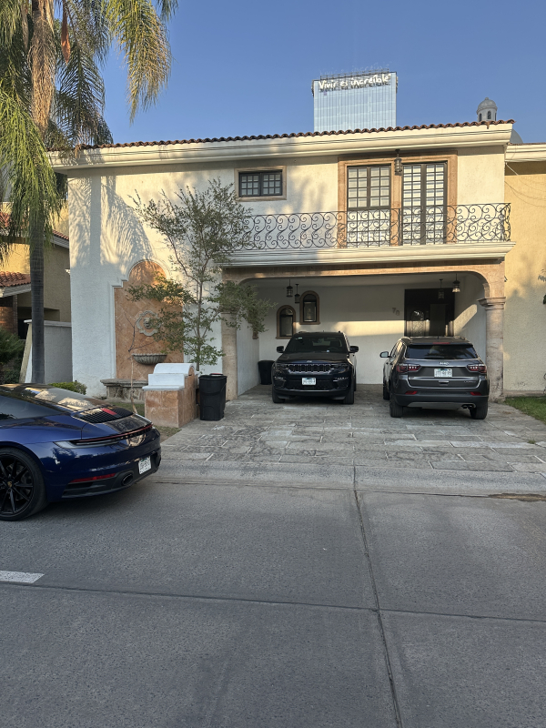 Casa En Venta En Puerta De Hierro