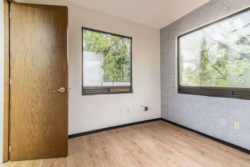 Casa con uso de suelo para oficinas en venta o renta, Del Valle Centro
