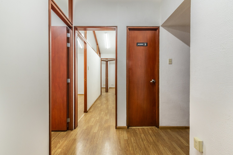 Casa con uso de suelo para oficinas en venta o renta, Del Valle Centro