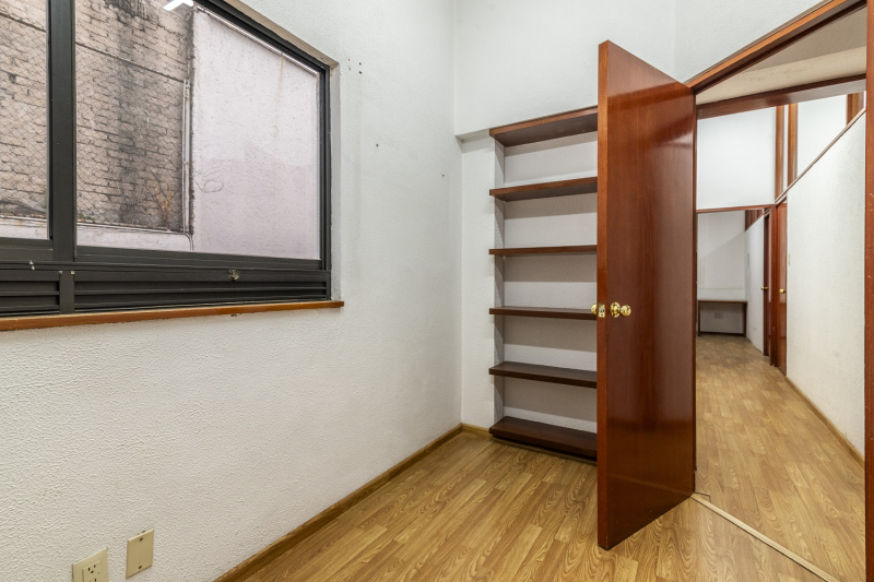 Casa con uso de suelo para oficinas en venta o renta, Del Valle Centro