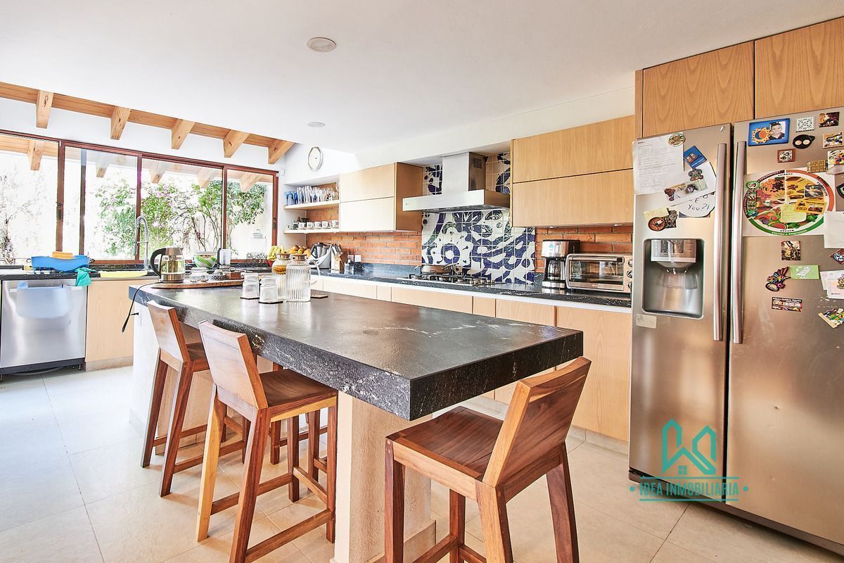 Casa Con Gran Jardín En Romero De Terreros Ideal Para Familias