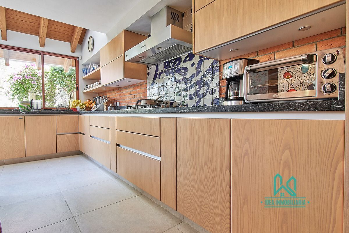 Casa Con Gran Jardín En Romero De Terreros Ideal Para Familias