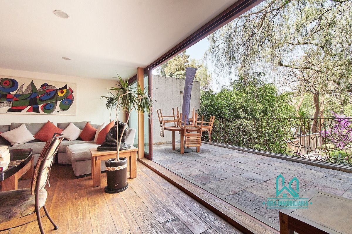Casa Con Gran Jardín En Romero De Terreros Ideal Para Familias