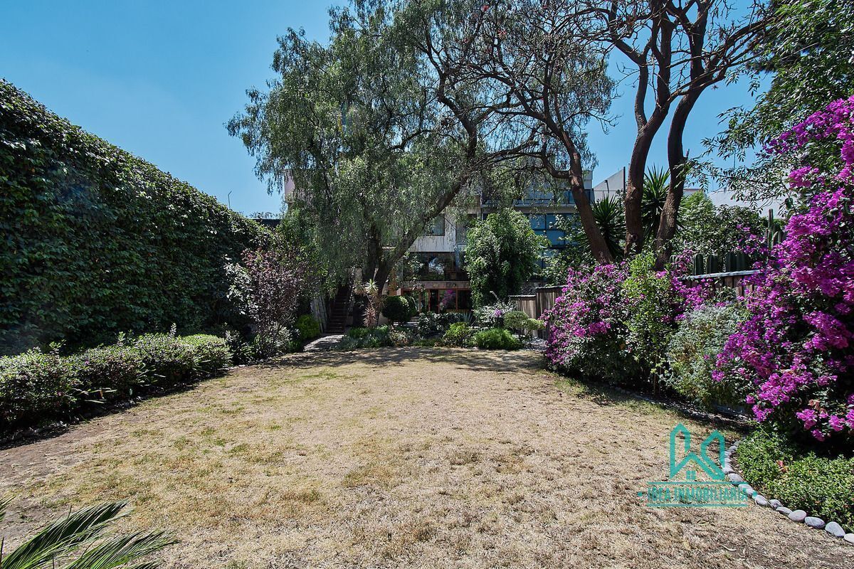 Casa Con Gran Jardín En Romero De Terreros Ideal Para Familias