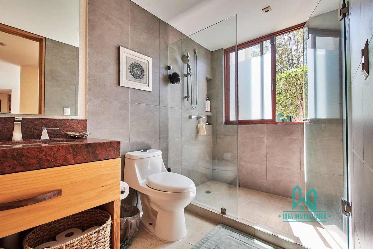 Casa Con Gran Jardín En Romero De Terreros Ideal Para Familias