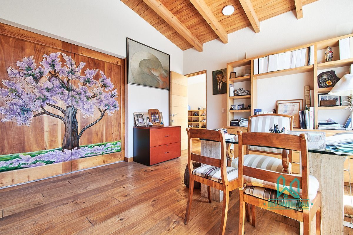 Casa Con Gran Jardín En Romero De Terreros Ideal Para Familias