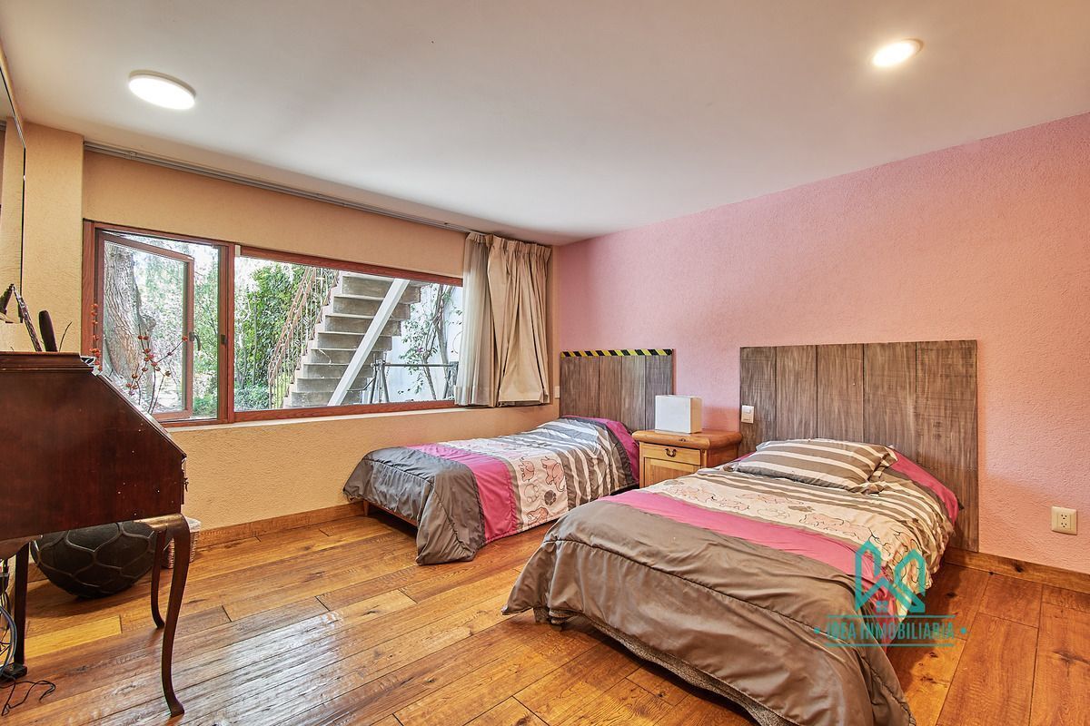 Casa Con Gran Jardín En Romero De Terreros Ideal Para Familias