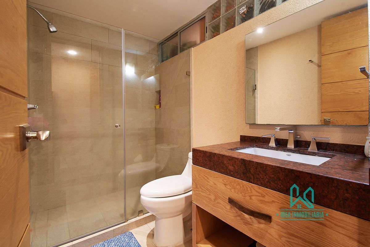 Casa Con Gran Jardín En Romero De Terreros Ideal Para Familias
