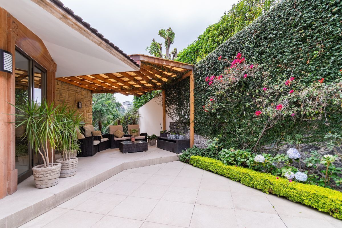 EN VENTA Casa  en Rio Escondido con seguridad , a pasos de Lomas Hipodromo